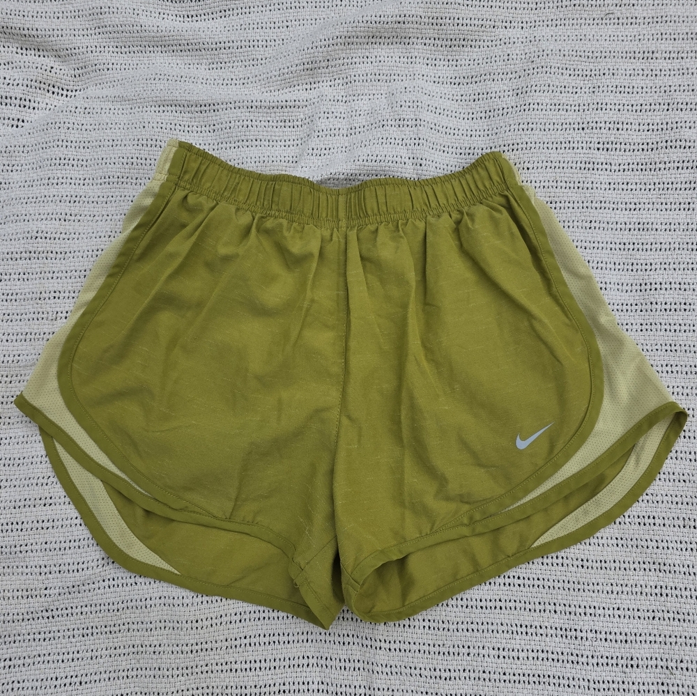 Nike Green Athletic Shorts Lightweight Performance Design